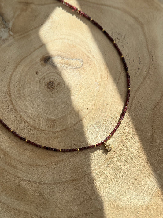 Collier grenat