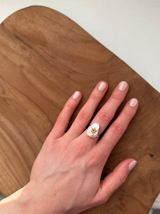 Bague nacré fleur