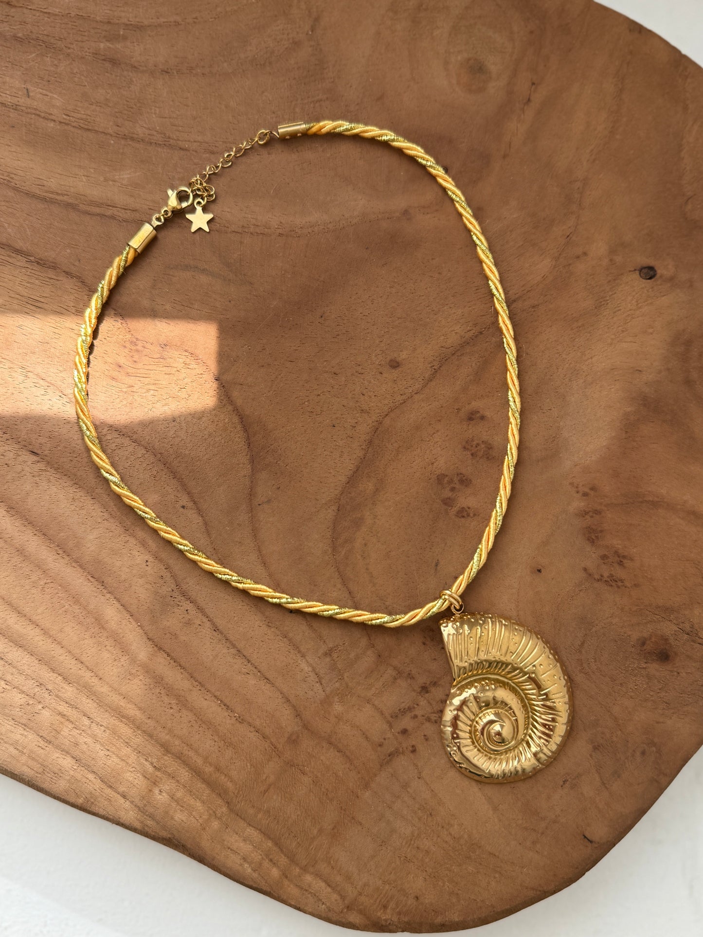 Collier grosse breloque