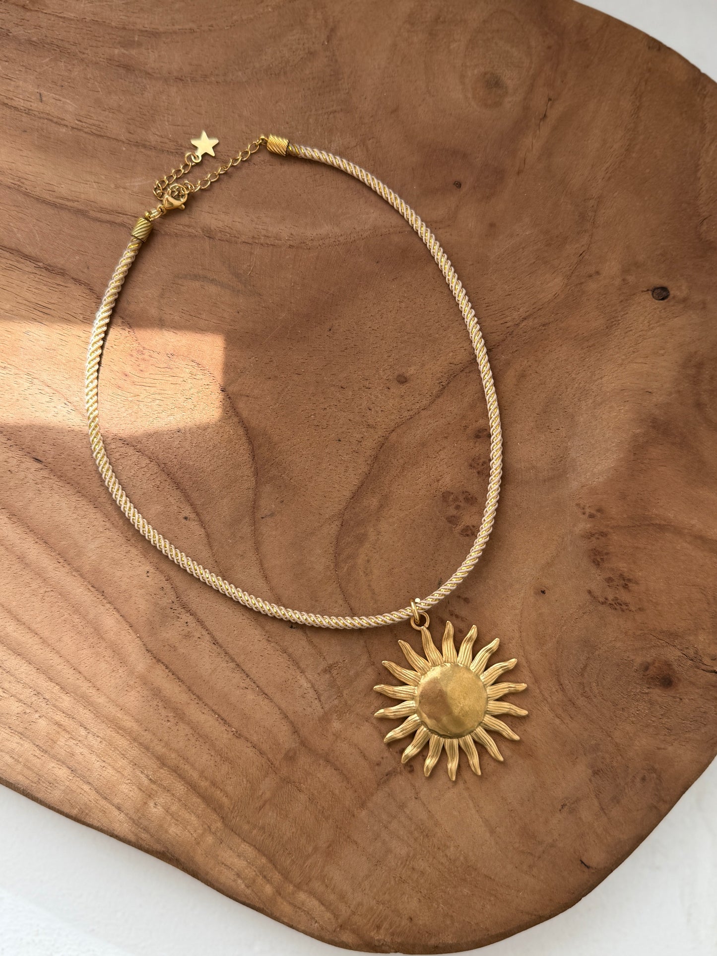 Collier grosse breloque