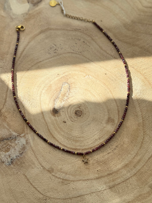 Collier grenat